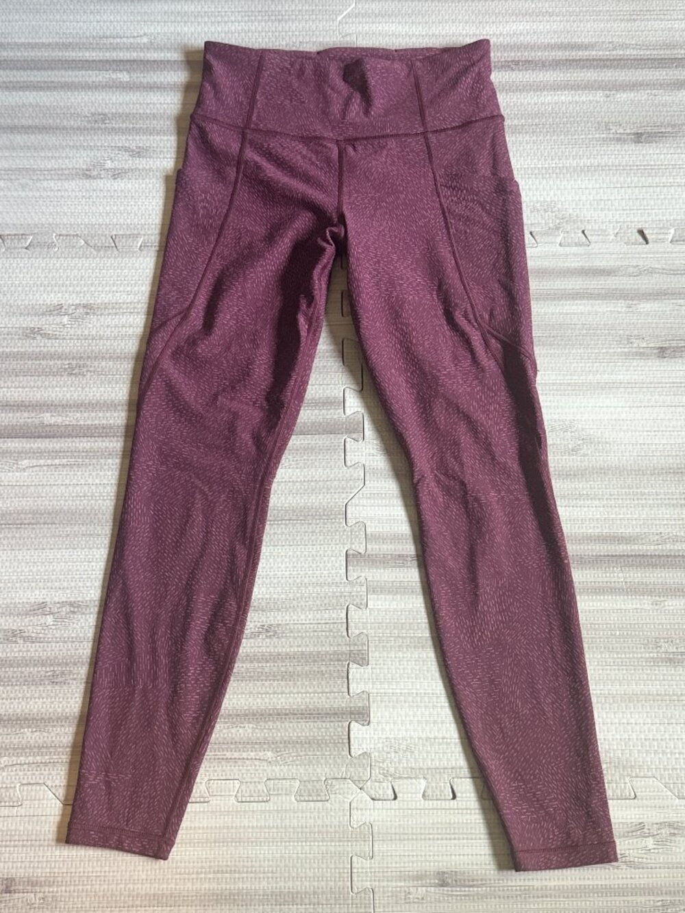 Athleta Womens Burgundy Salutation Stash Pocket Rainwater Tight Leggings